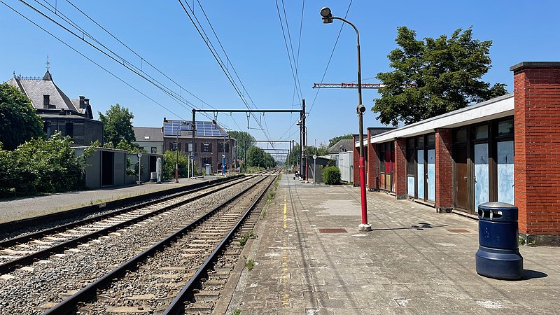 File:Station Brugelette.jpg