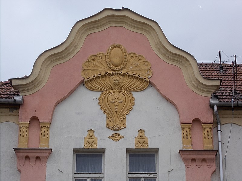 File:Stephen I of Hungary Elementary School, SW side, detail, 2020 Jászapáti.jpg