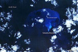 آتشفشان زیردریایی فوکوتوکو-اوکانوبا فوران می کند 2010-02-09.jpg