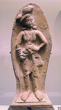 Шунга мужская фигурка (литая пластина). 2-й — 1-й века до нашей эры.