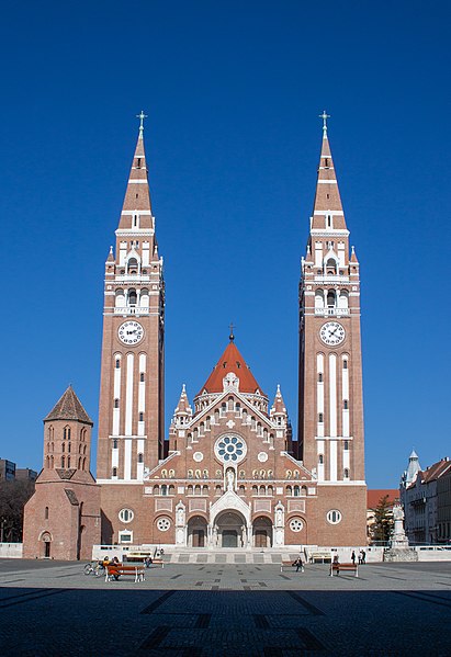 File:Szeged cathedral 2021-03-02 main facade.jpg