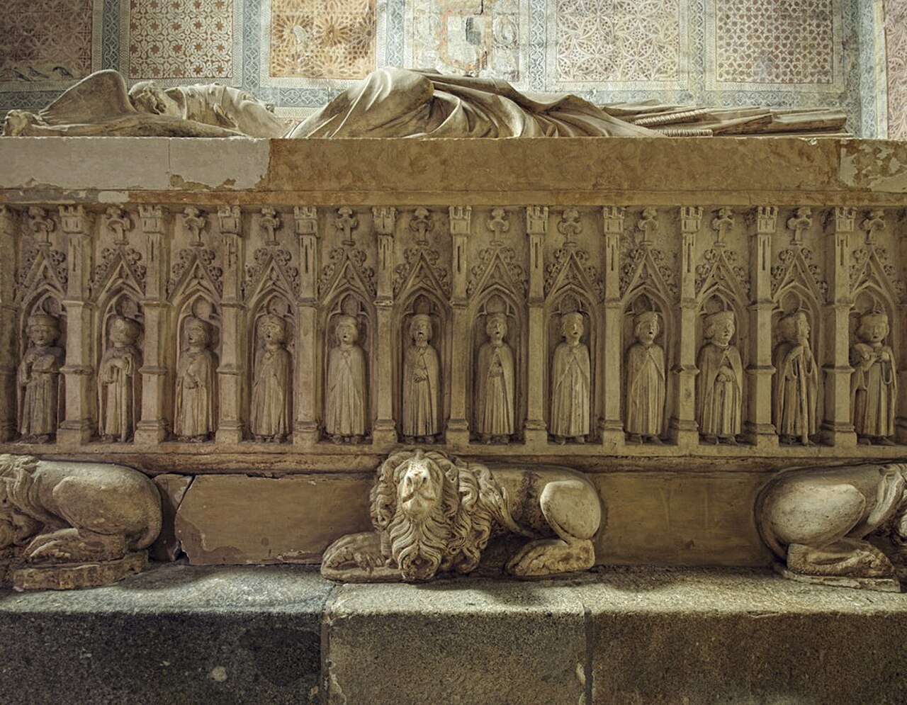 File:Túmulo de D. Gonçalo Pereira (porm.) Século XIV Sé de Braga.jpg - Wikimedia Commons