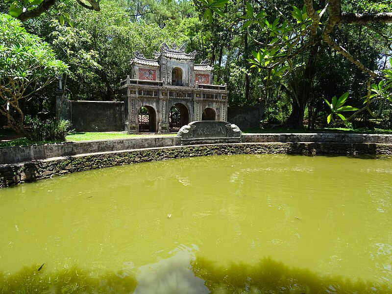 File:Từ Hiếu Pagoda 02.jpg