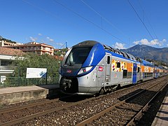 Rame Regio 2N (Z 55500) en gare de Carnolès.