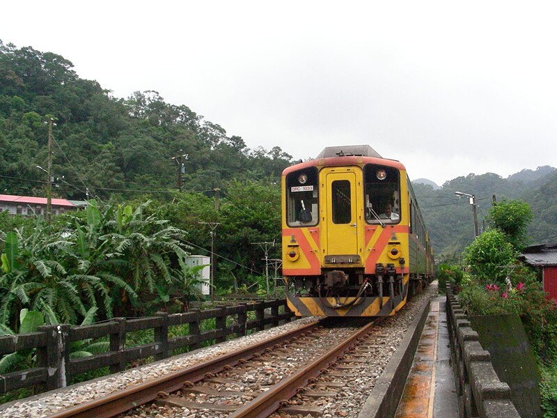 File:TRA DRC1033 on Pingxi Line 20061104.jpg