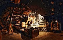 Macchina tagliatrice in una galleria della miniera di Serbariu