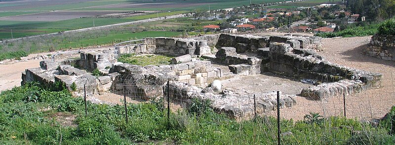 Ruiny na wzgórzu Tel Jokne’am
