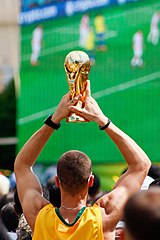 File:Torcedores assistindo Jogo do Brasil na Copa do Mundo 2022.jpg -  Wikimedia Commons