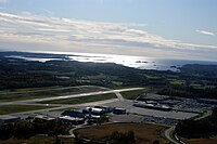 Aeropuerto De Sandefjord-Torp: Aerolíneas y destinos, Instalaciones, Transporte terrestre