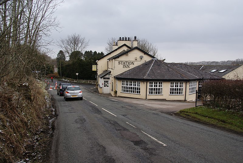 File:Traffic lights by the Station Inn - geograph.org.uk - 3405566.jpg