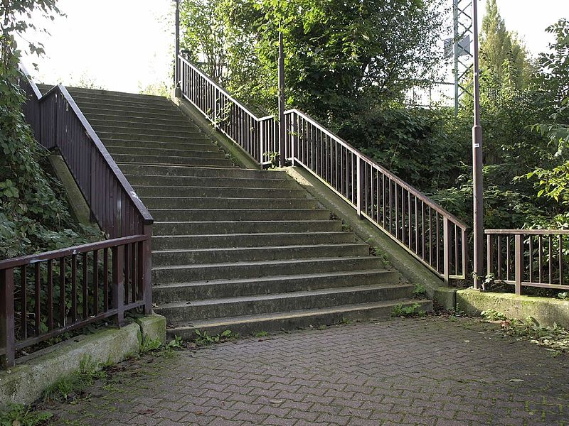 File:Treppen Haltepunkt Wuppertal-Langerfeld 913.jpg