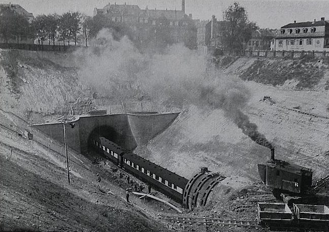 File:Tunnelschlitzung Mainz - Rheingold.tif