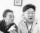 Zwei Koreaner diskutieren