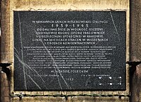ul. Batorego 3 Tablica upamiętniająca członków ruchu oporu, pracowników Ubezpieczalni Społecznej, pomordowanych w latach okupacji hitlerowskiej