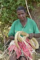 Une femme du village de Kochakindo, dans la région du kilimanjaro, fabrique chaque jour un panier pour la survie de sa famille