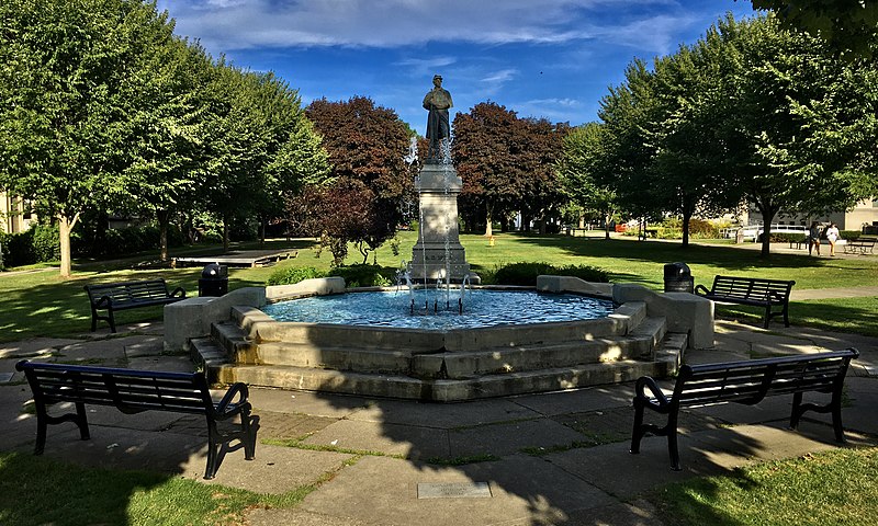 Dosiero:Union Soldier Monument and fountain, Courthouse Park, Cortland, New York - 20200903.jpg