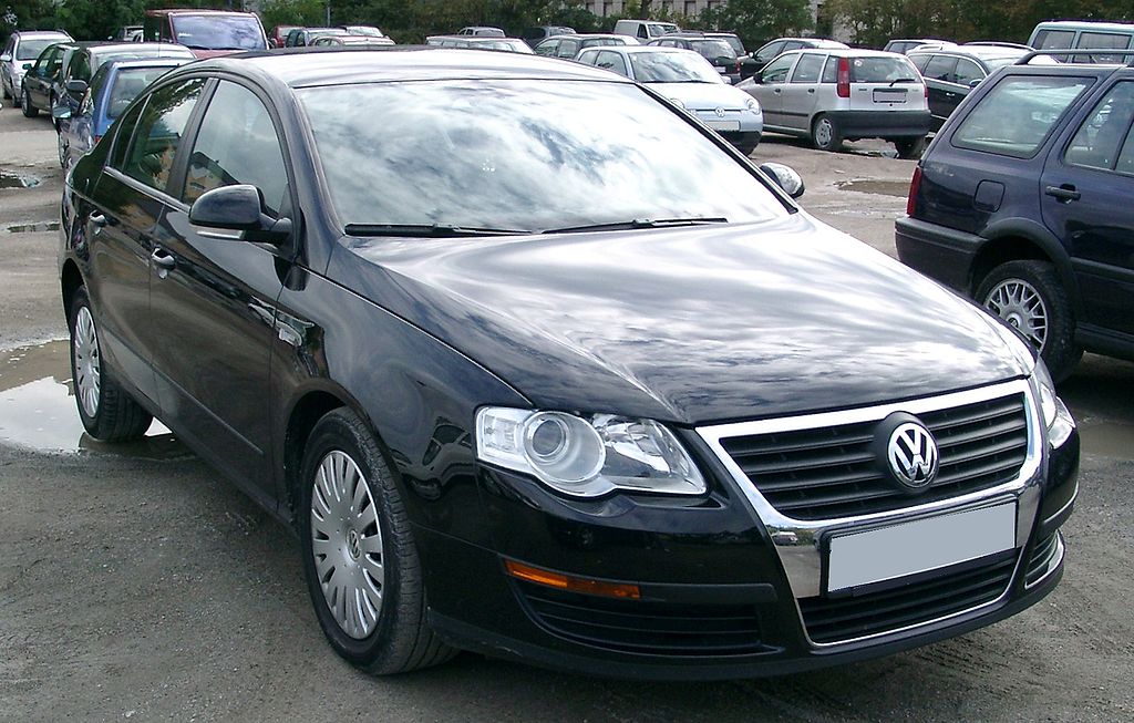 File:VW Passat B6 Limousine 2.0 TDI DSG Highline Reflexsilber Heck.JPG -  Wikimedia Commons