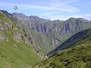 Bürkelkopf and Samnaun in the valley in summer