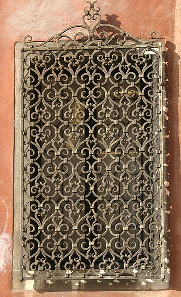 File:Venice - Ornamental iron grating.jpg