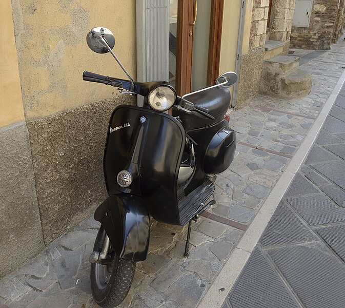 File:Vespa Todi.jpg