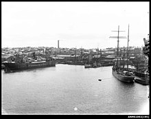 Embarcações em Mort's Dock, Porto de Sydney (8288827001) .jpg