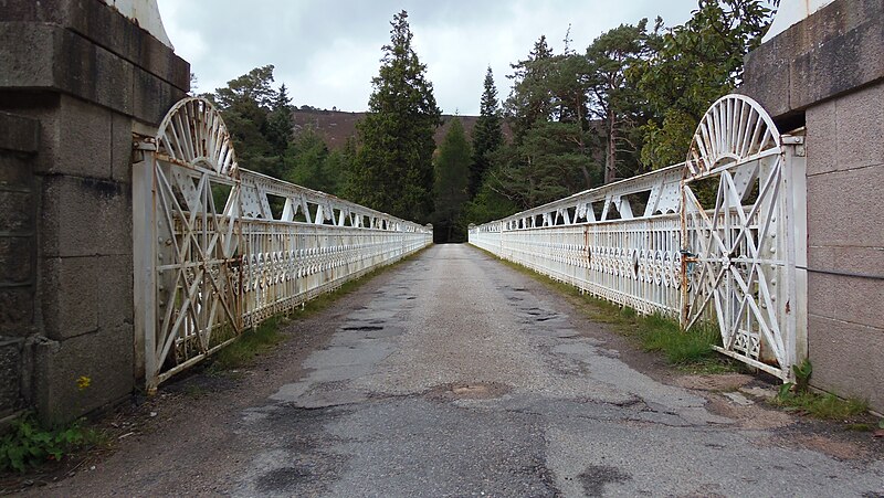 File:Victoria Bridge (Mar Lodge Estate) (20SEP13) (03).jpg