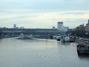 Vaizdas nuo Krymo tilto aukštyn