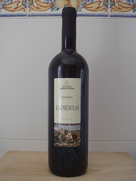 File:Vino del Bierzo.JPG