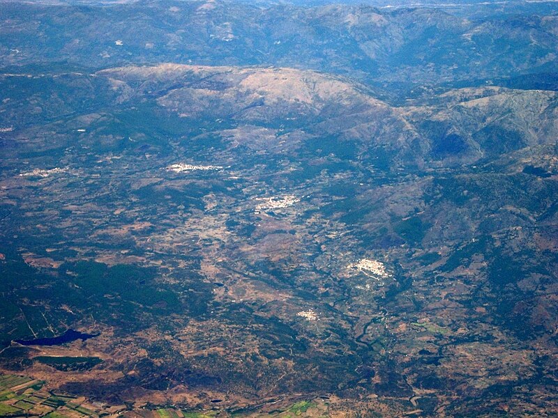 File:Vista aerea comarca de la Vera.jpg