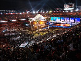 Wrestlemania 2012 vytvořila později překonanou rekordní návštěvnost 78 363 diváků, s odhadovaným příjmem pro Miami 103 milionů dolarů[19][20]