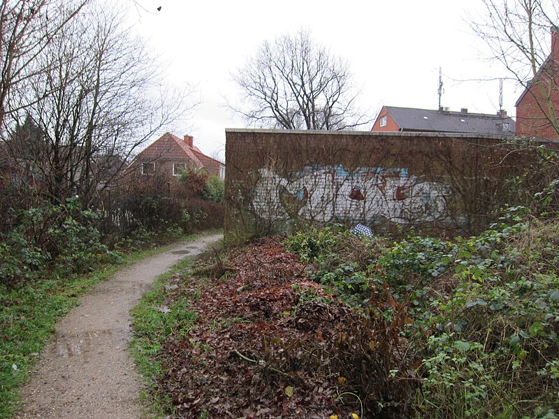 File:Weg zur Immelmannstraße in Kiel-Holtenau (2).jpg