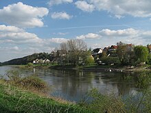 Weserpartie in Erder mit linksseitigem Fähranleger