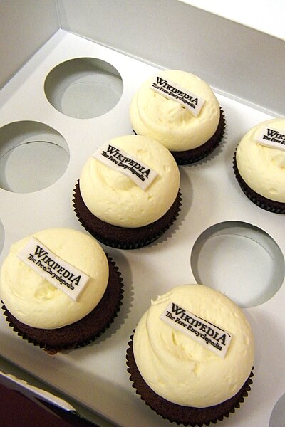 File:WikiXDC Cupcakes b - Stierch.jpg