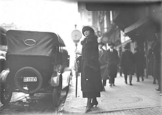 https://digitalcollections.lib.washington.edu/digital/collection/seattle/id/4385 South side of the 200 block of Pike Street, near Clifton Jewelry (who owned the clock) and Singerman's, in the former Hotel Snoqualmie building.