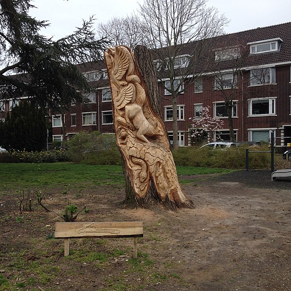 File:Wooden sculpture.jpg