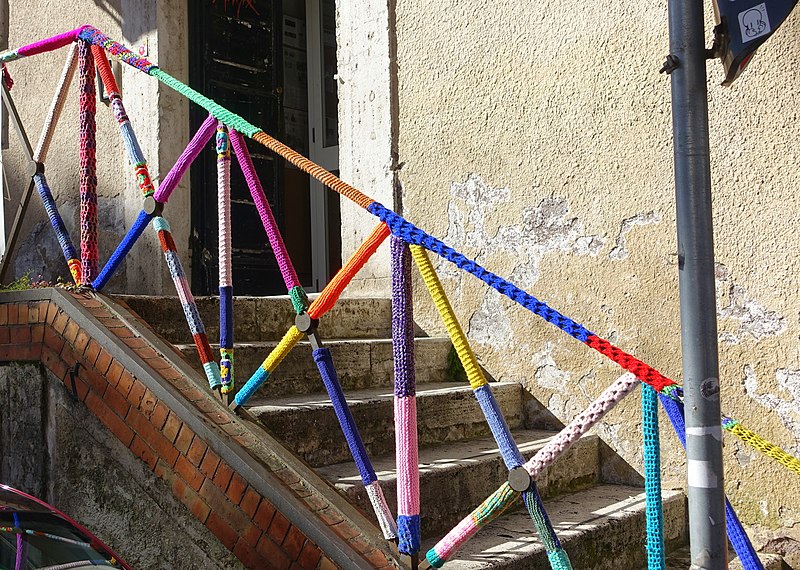 File:Yarn bomb - Rome, Italy - DSC09799.jpg