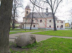 Zábřežský bludný balvan a kostel Navštívení Panny Marie