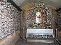 Čeština: Levá část kostnice ve Zdislavicích v okrese Benešov English: Left part of the ossuary in the village of Zdislavice, Benešov district, Czech Republic