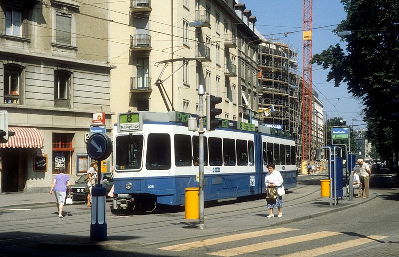 File:Zuerich-vbz-tram-8-be-717383.jpg