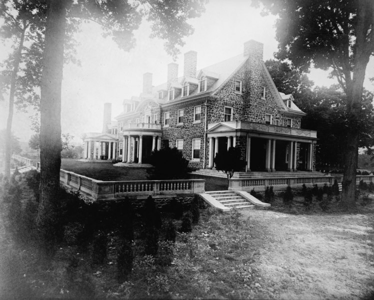 File:"Ayrshire" the house of John Alexander Buchanan, Upperville, Virginia circa 1920 - LCCN2016852215 (cropped).tif