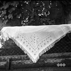 "Peča", Marjane Kramar, ki jo je okoli leta 1880 za v cerkev nosila njena teta. Mirna 1961.jpg