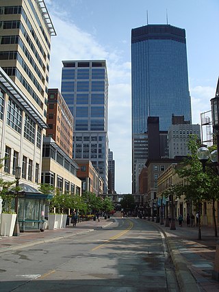 <span class="mw-page-title-main">Nicollet Mall</span> Shopping, transit and pedestrian space in Minneapolis