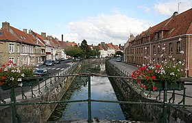 Le Canal de la Basse-Colme, la rue du Port et le quai de la Manutention.