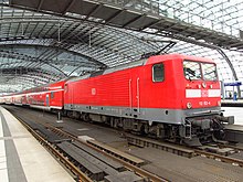 112 152 mit Regionalzug in Berlin Hauptbahnhof (Juni 2016)