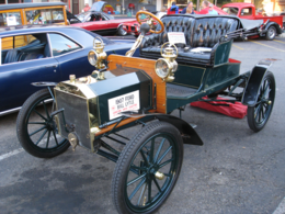 1907 Ford Model R avant 34.png