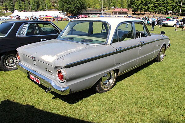 Falcon Deluxe sedan (XK)