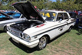 1964 Ford Fairlane Thunderbolt 2 есік Sedan (21067628402) .jpg