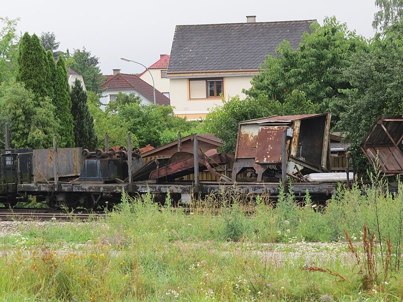 File:2018-06-28 (305) Old freight wagon at Bahnhof Ober-Grafendorf.jpg