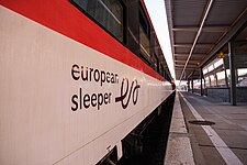 Eerste European Sleeper trein aan het perron in Berlijn-Lichtenberg.