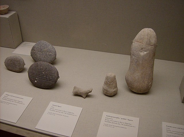 Anthropomorphic "pebble" figures from the 7th millennium BC